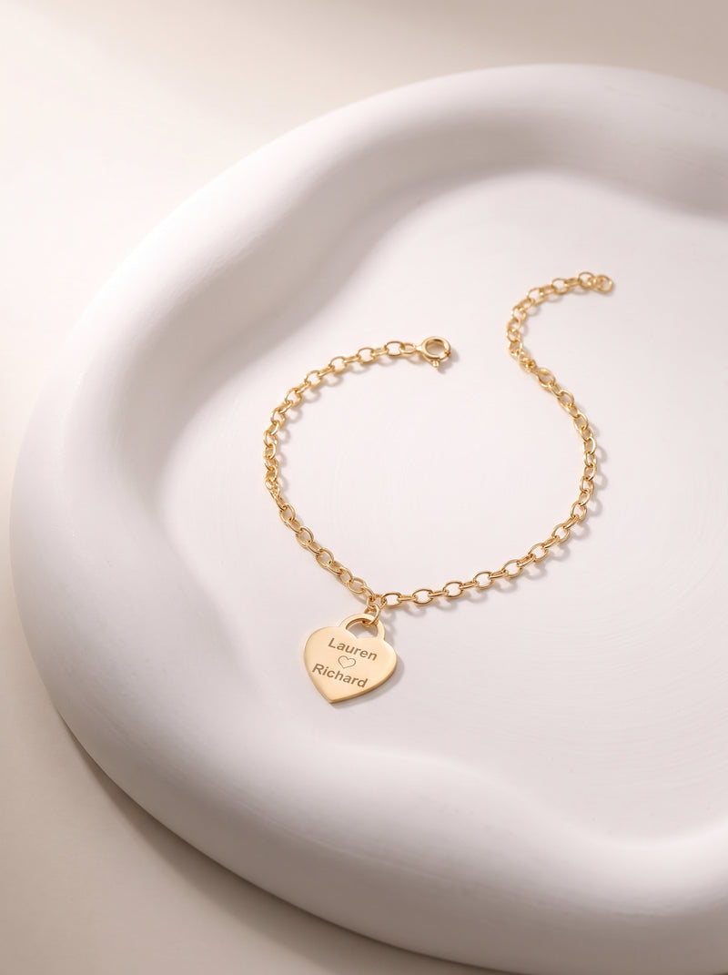 Pulsera con etiqueta de corazón y nombres para parejas