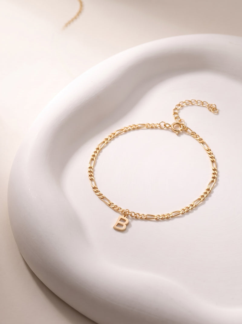 Pulsera Figaro con dije de letra inicial